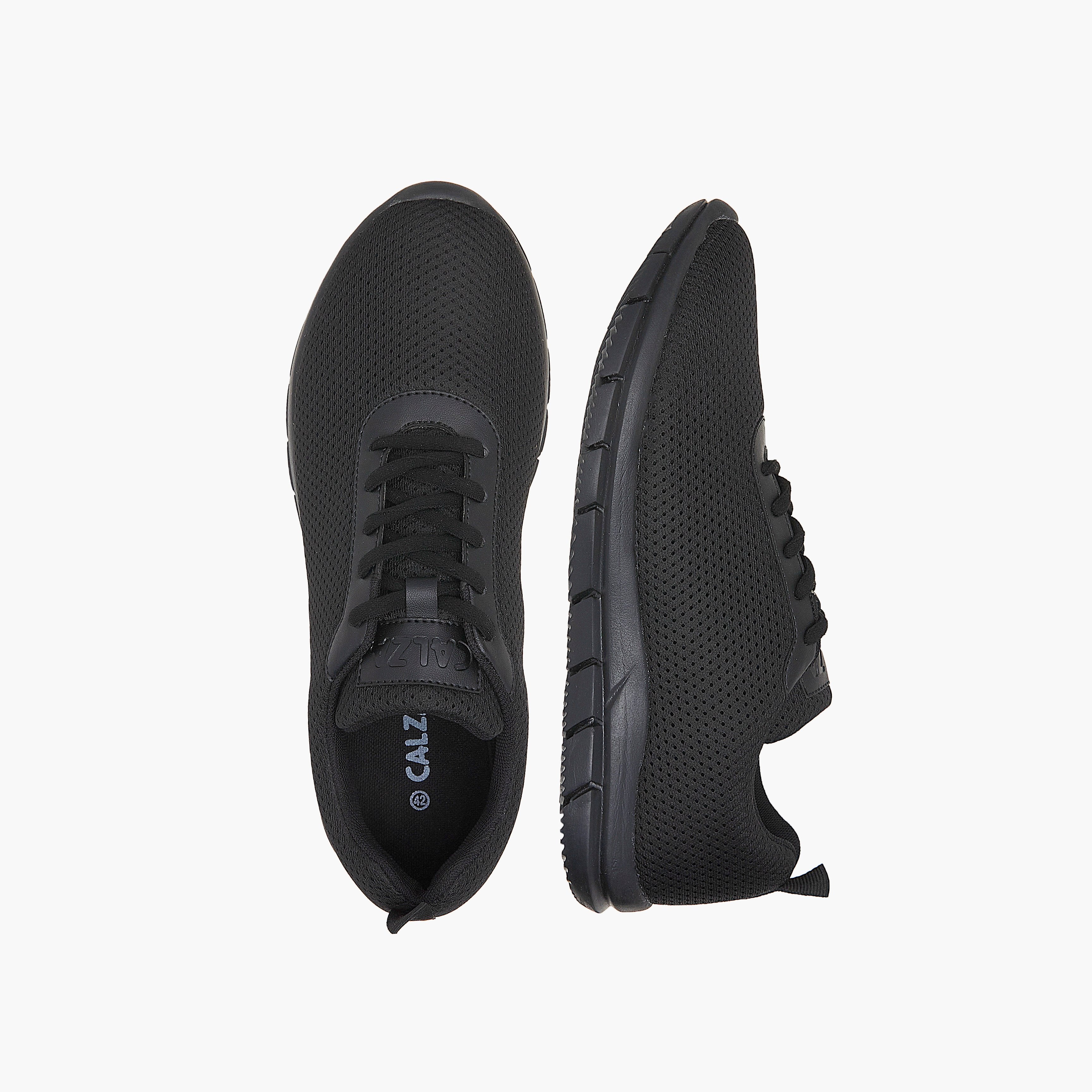 Buy BLACK Ultra-Lightweight Men's Sports Sneakers – Calza.com.pk